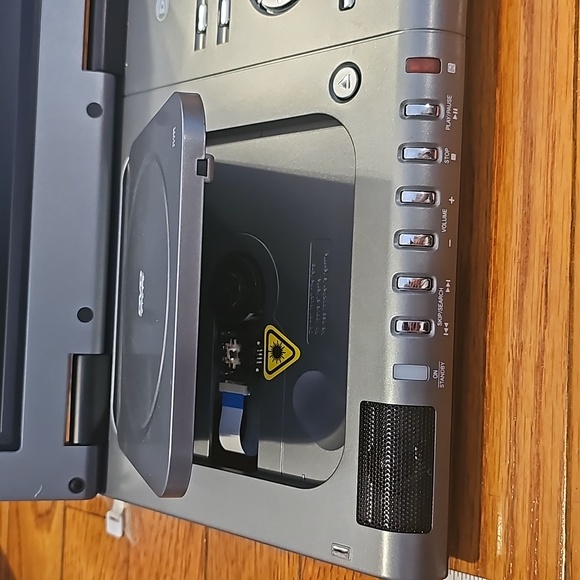 Portable DVD player - Picture 9 of 10